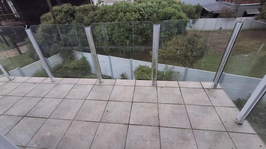 3 Bedroom Property for Sale in Boggomsbaai Western Cape